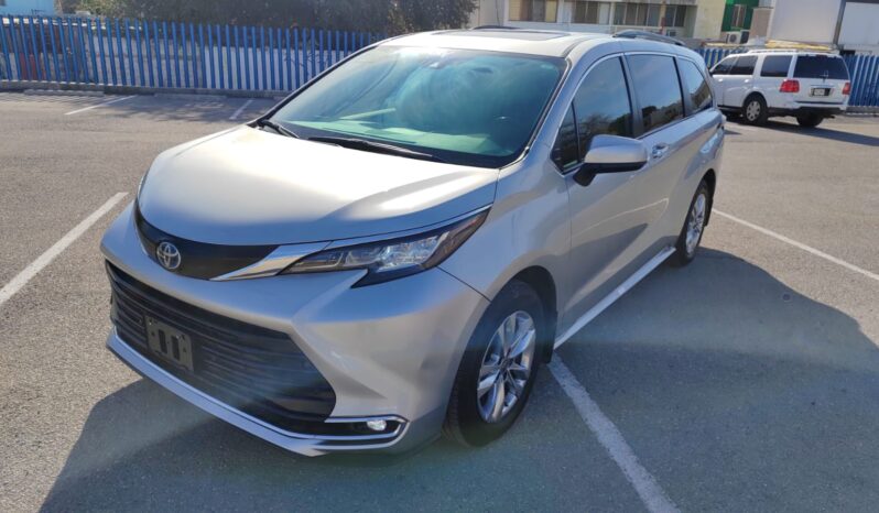 TOYOTA SIENNA XLE 2022 lleno