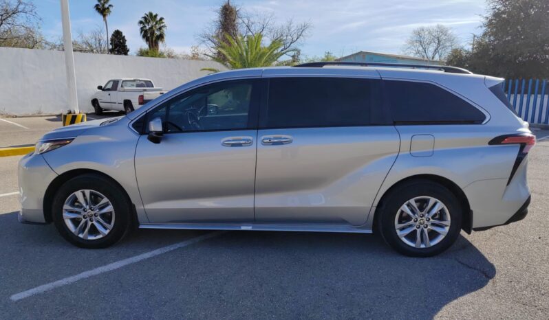 TOYOTA SIENNA XLE 2022 lleno