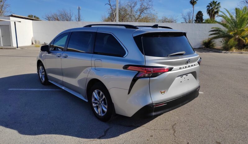 TOYOTA SIENNA XLE 2022 lleno