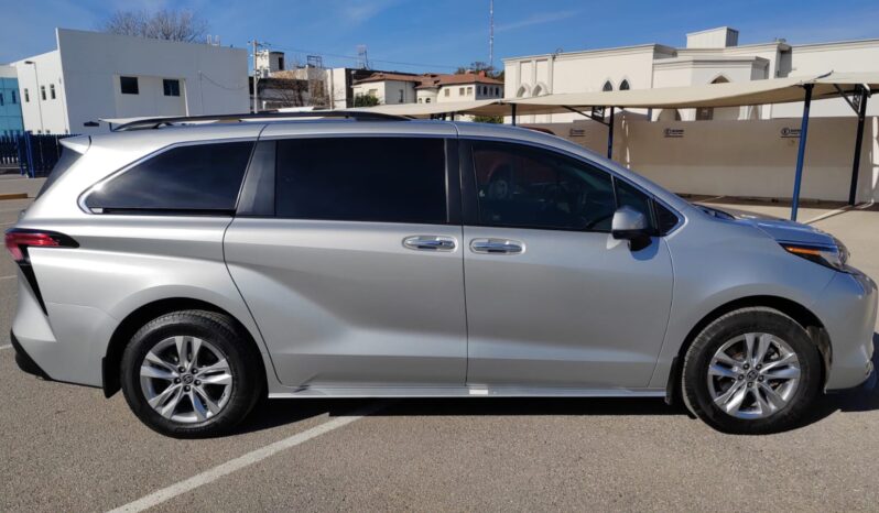 TOYOTA SIENNA XLE 2022 lleno